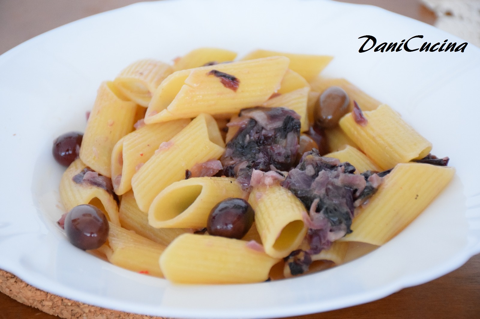 Pasta alla trevisana e olive taggiasche
