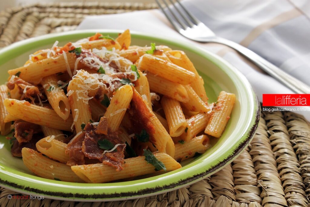 Pasta alla vodka e prosciutto crudo