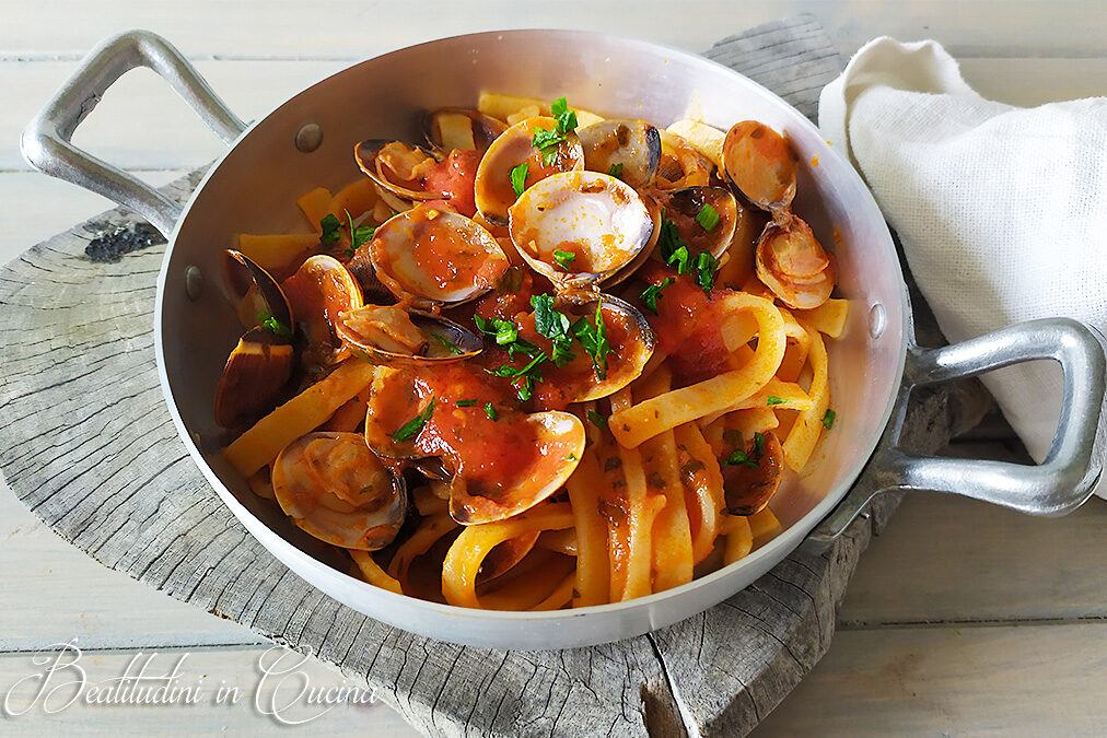 Pasta alle vongole in rosso