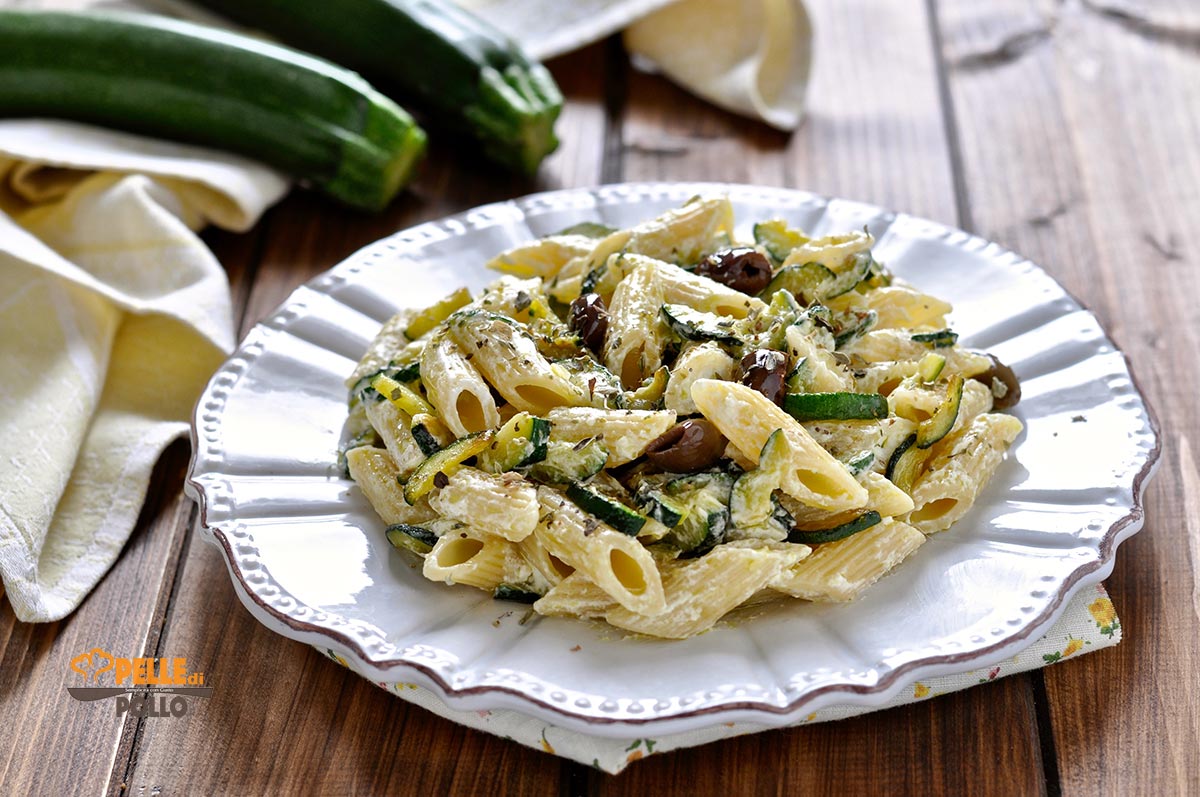 Pasta alle zucchine cremosa con olive taggiasche