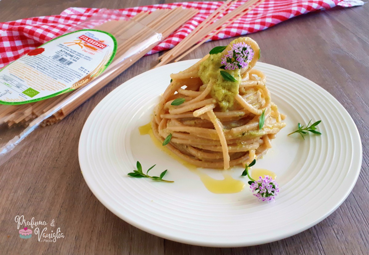 Pasta alle zucchine e fiori di santoreggia