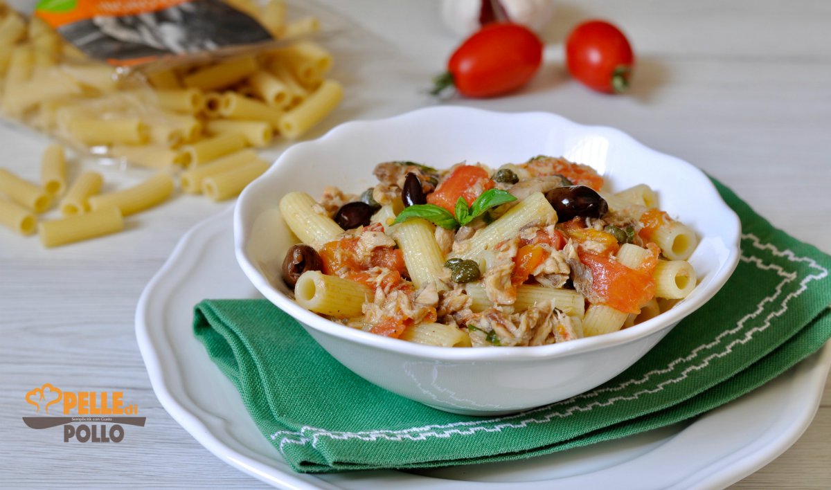 Pasta allo sgombro e pomodoro fresco