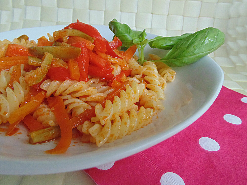 Pasta arcobaleno con tanta verdura