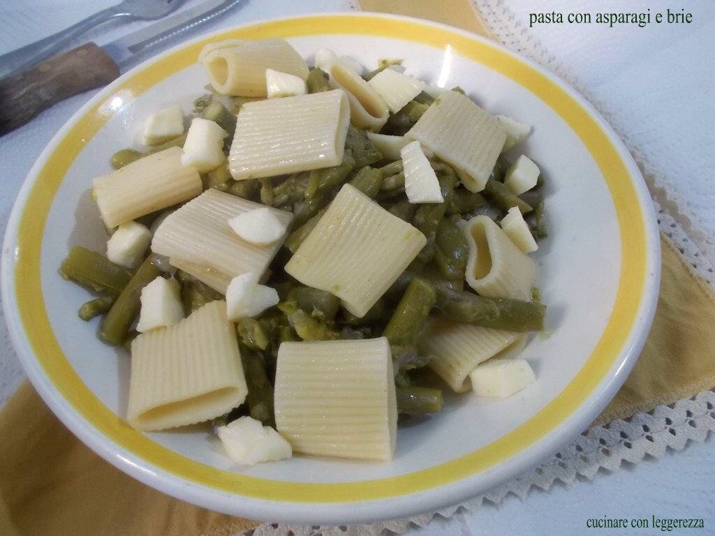 Pasta asparagi e brie