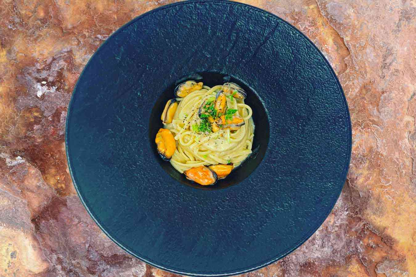 Pasta cacio, cozze e pepe