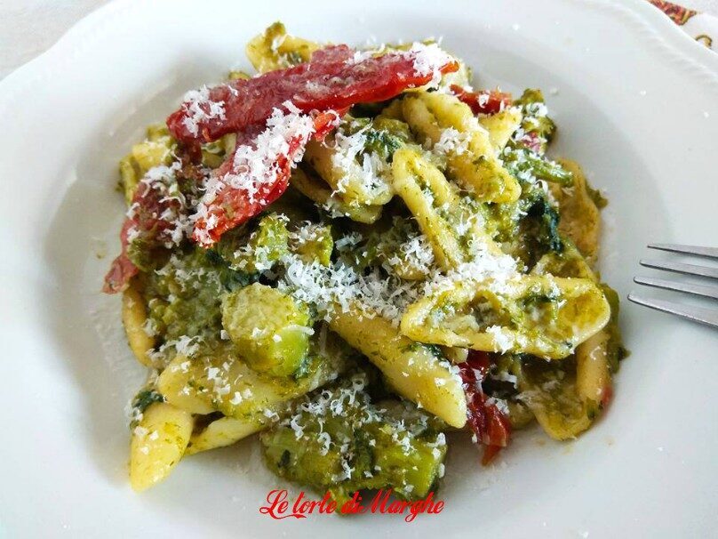Pasta cime di rapa e pomodori secchi
