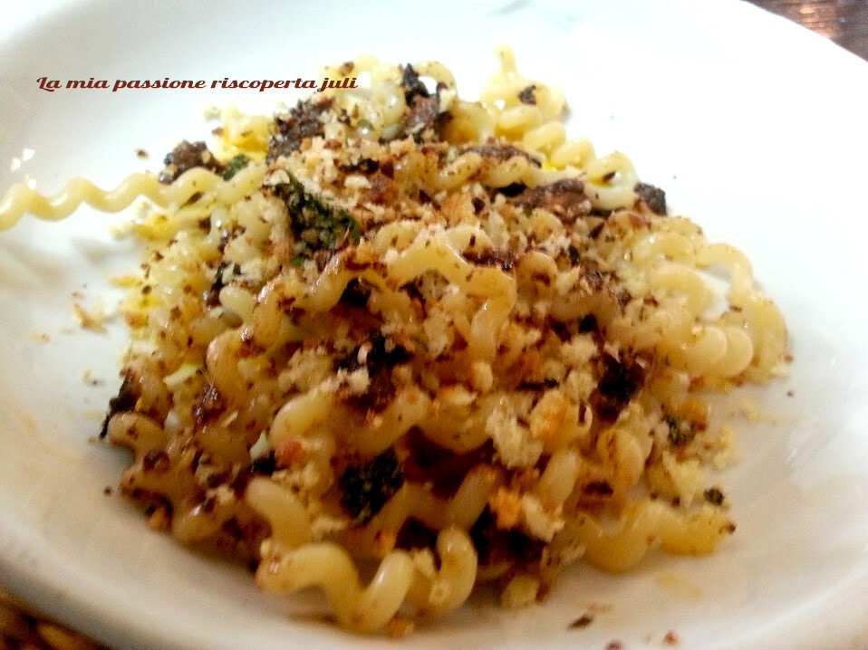 Pasta con alici e pomodori secchi