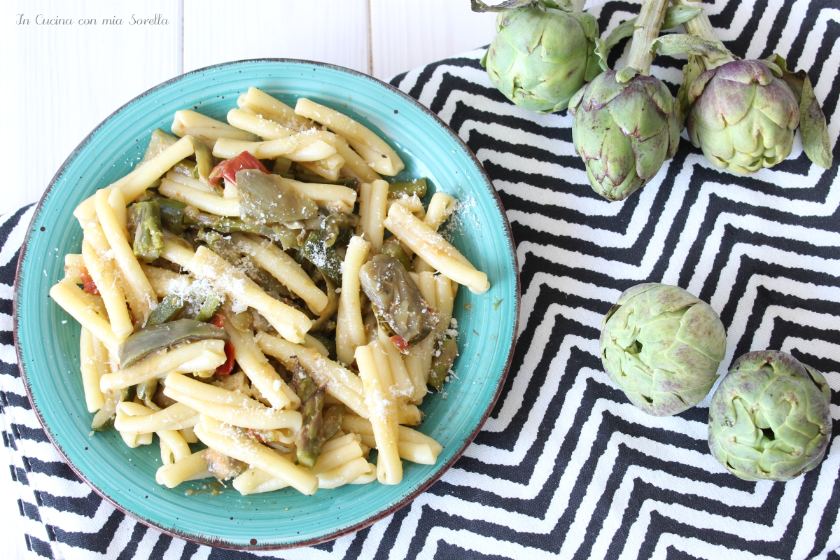 Pasta con asparagi e carciofi