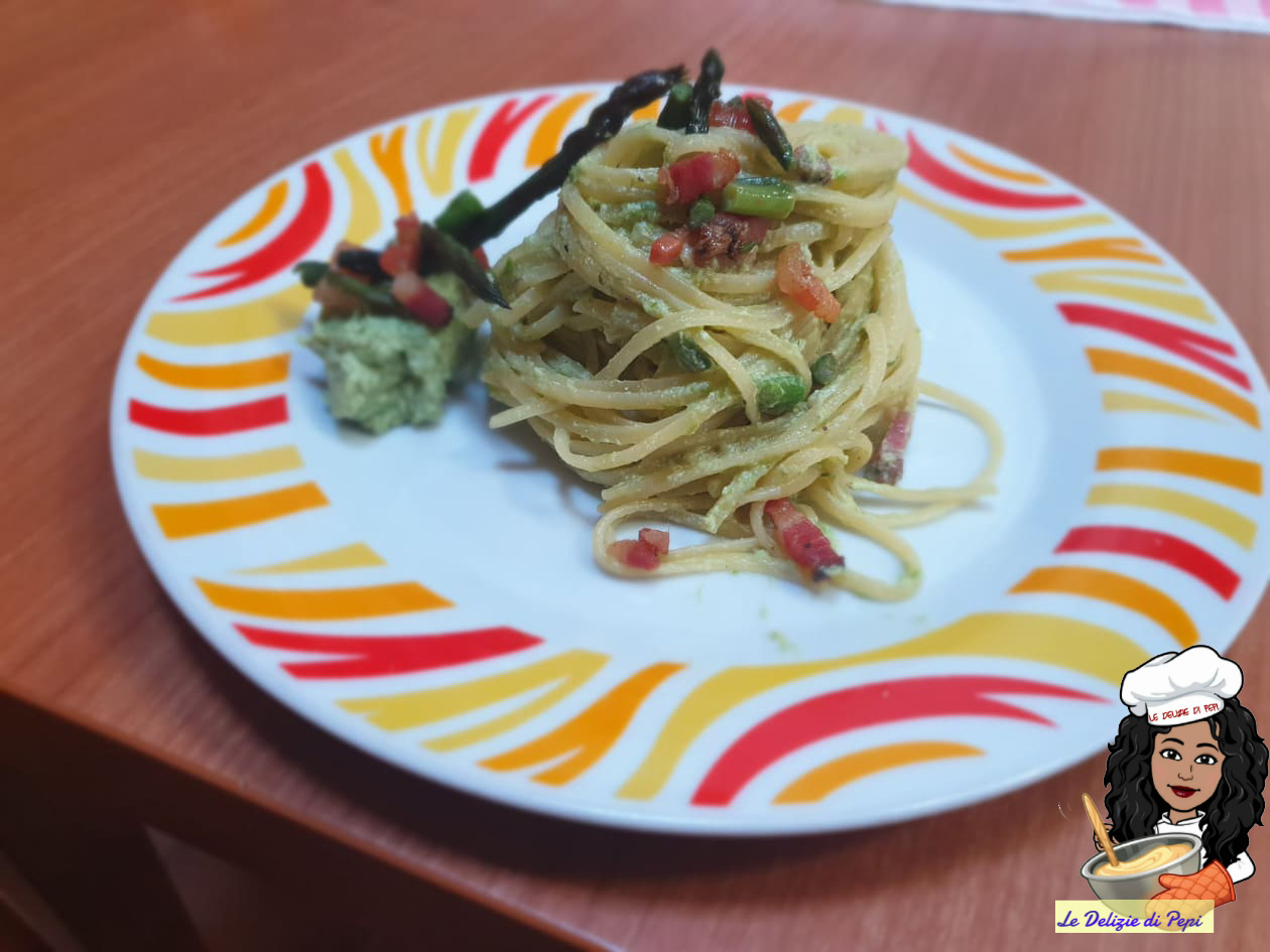 Pasta con asparagi ricotta e pancetta
