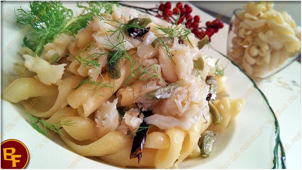 Pasta con baccalà peperoni secchi ed olive