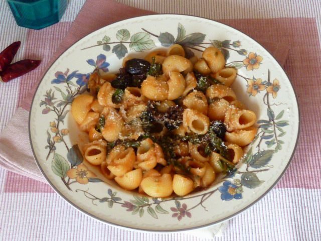 Pasta con bietole e olive