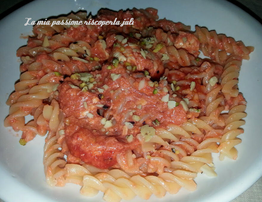 Pasta con bocconcini di pollo e spumante