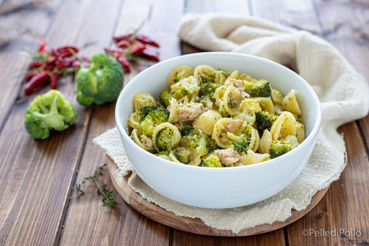 Pasta con broccoletti e tonno