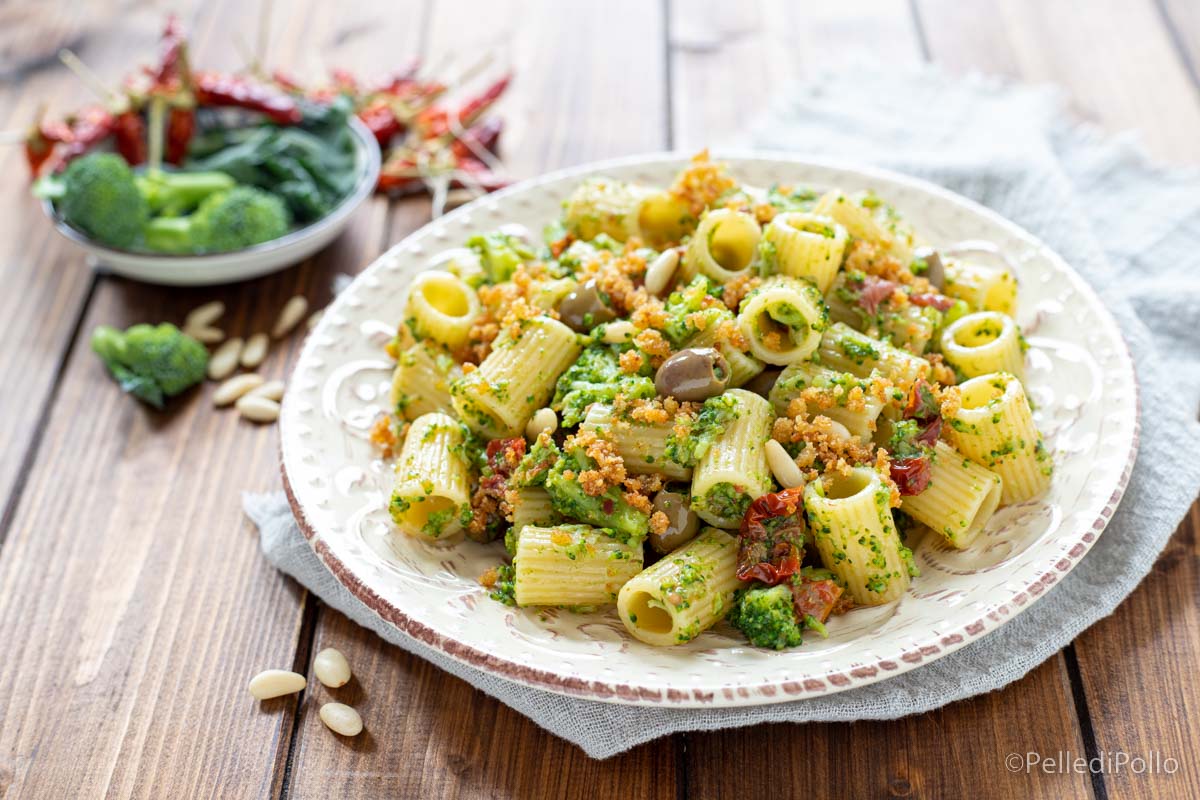 Pasta con broccoli alla siciliana