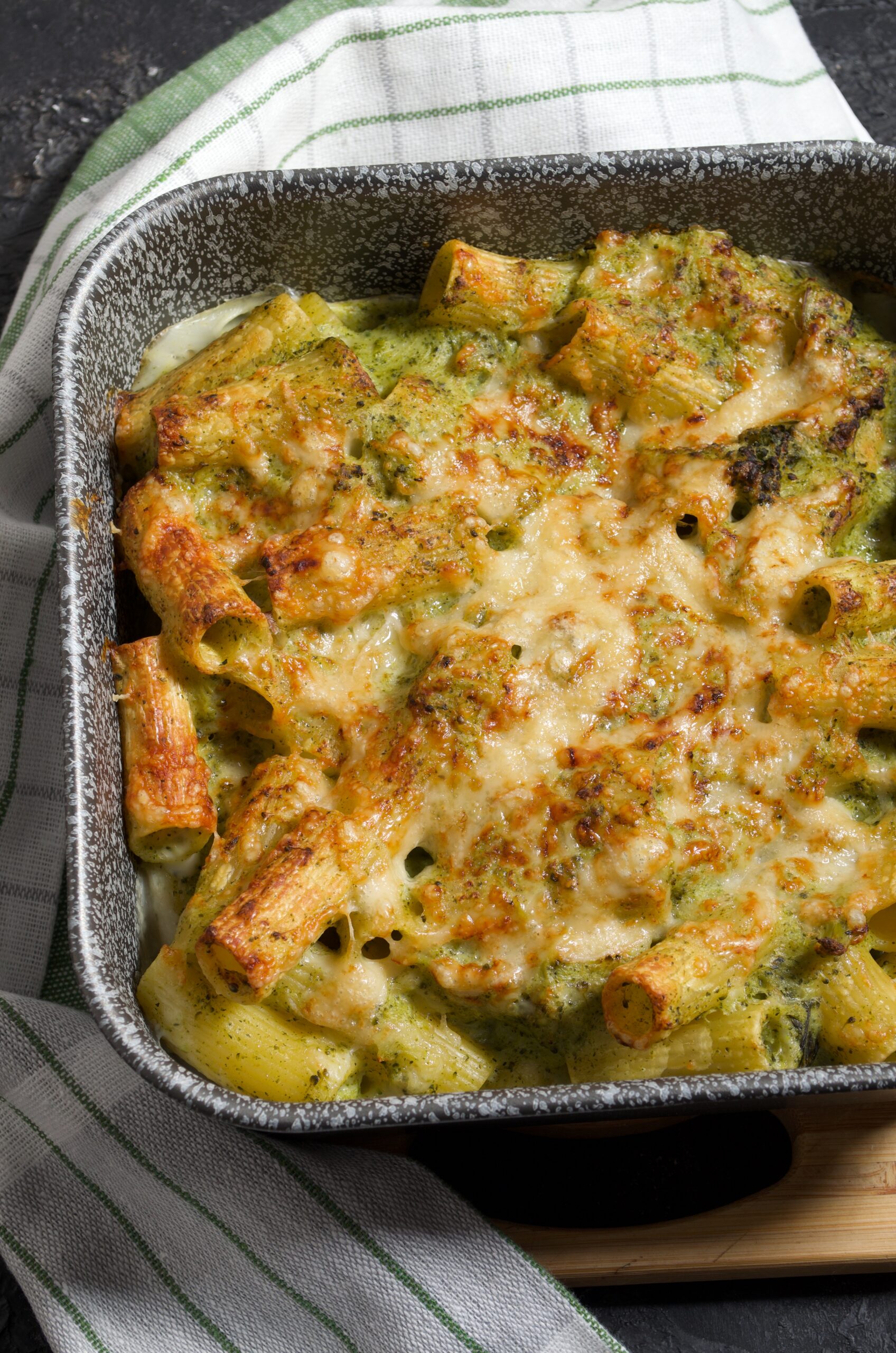 Pasta con broccoli gratinata in friggitrice ad aria