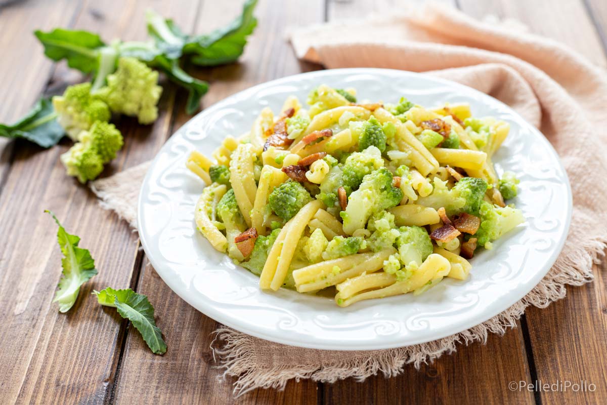 Pasta con broccolo romano e guanciale
