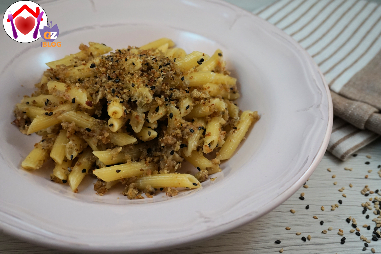 Pasta con carciofi e mollica croccante