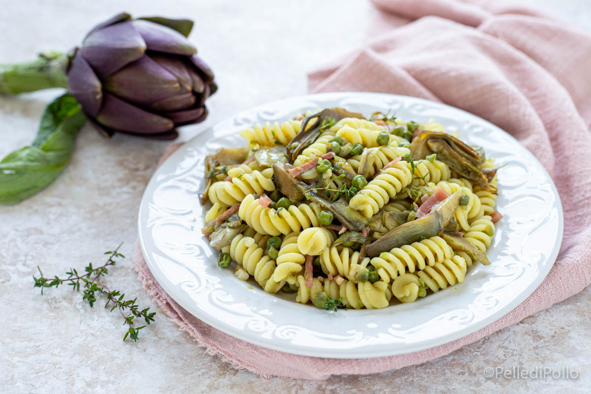 Pasta con carciofi e piselli