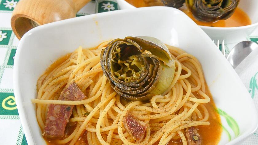 Pasta con carciofi in brodo