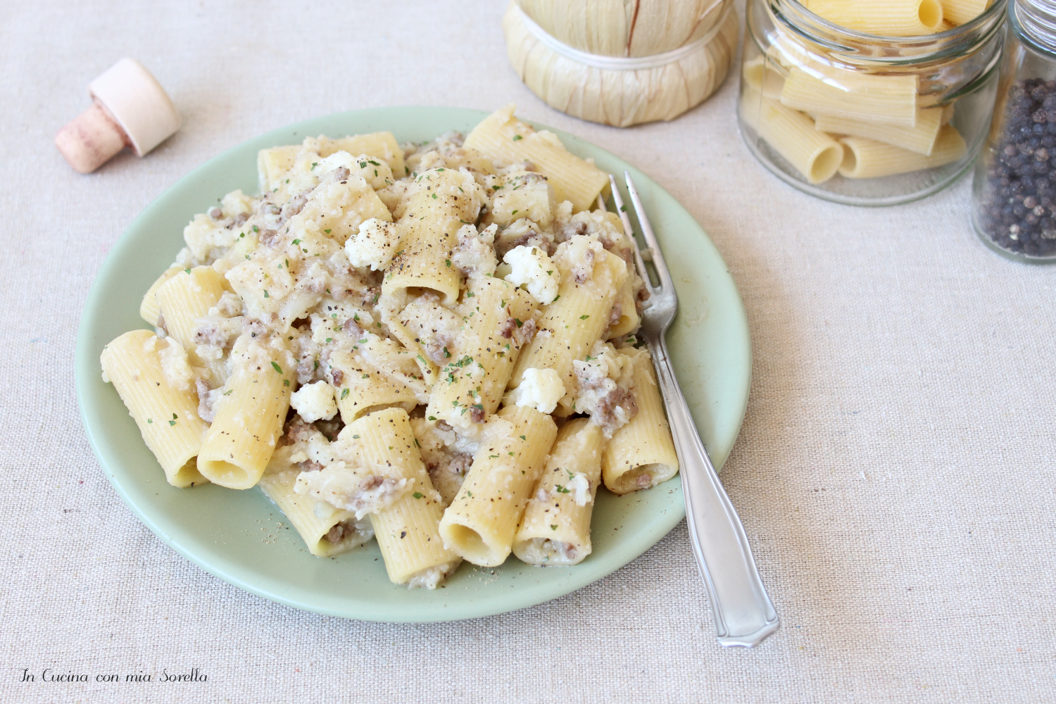 Pasta con cavolfiore e carne trita