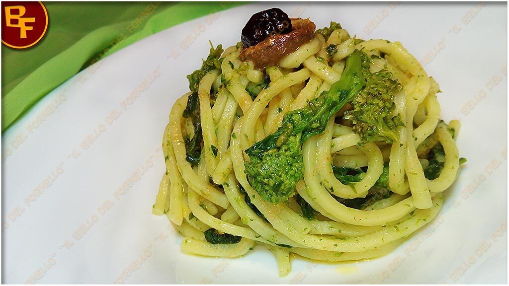 Pasta con cime di rapa e alici sottolio