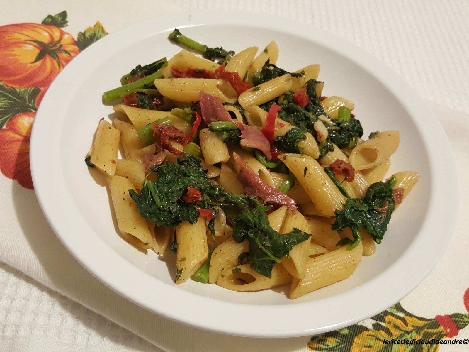 Pasta con cime di rapa, pomodorini secchi e alici sott’olio