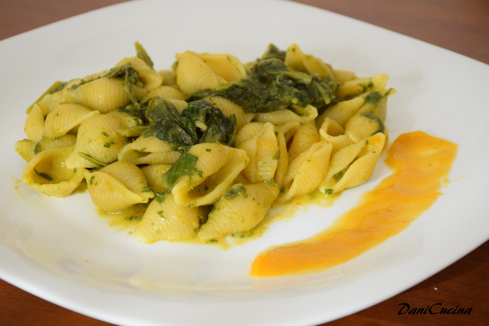 Pasta con cime di rapa su crema di zucca