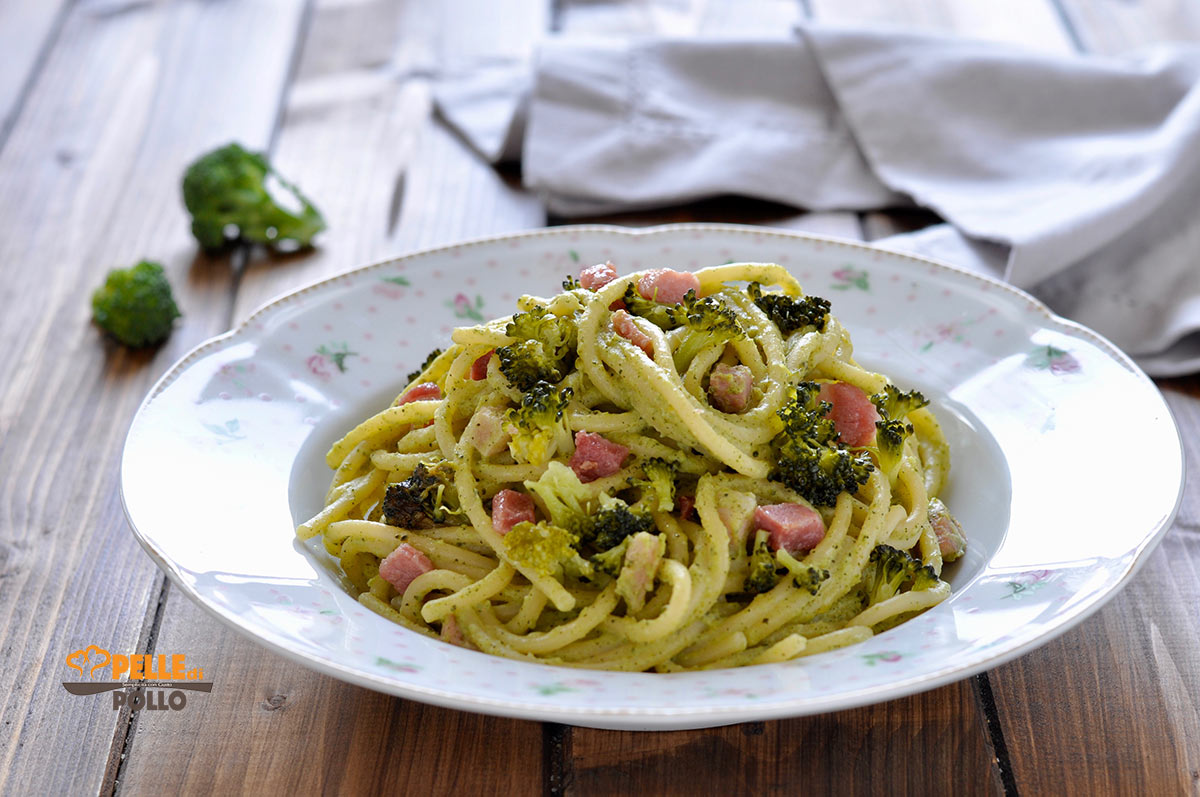 Pasta con crema di broccoletti e pancetta