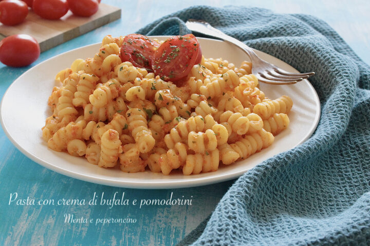 Pasta con crema di bufala e pomodorini