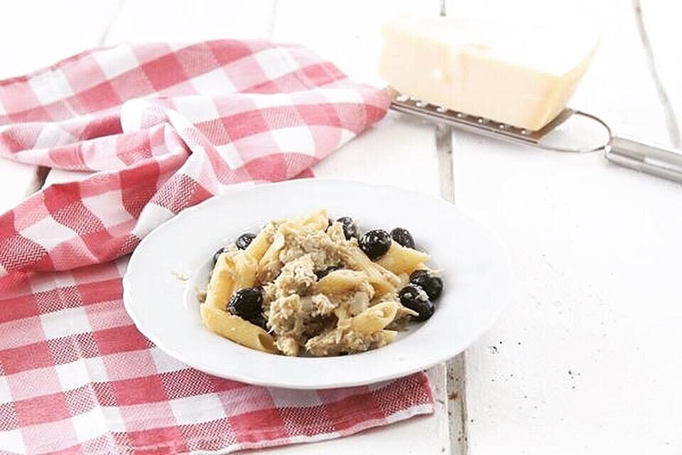 Pasta con crema di carciofi e olive