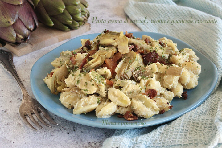 Pasta con crema di carciofi, ricotta e guanciale croccante