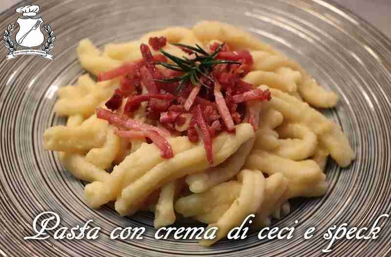 Pasta con crema di ceci e speck