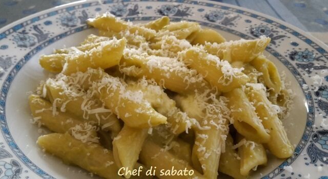 Pasta con crema di piselli e mozzarella
