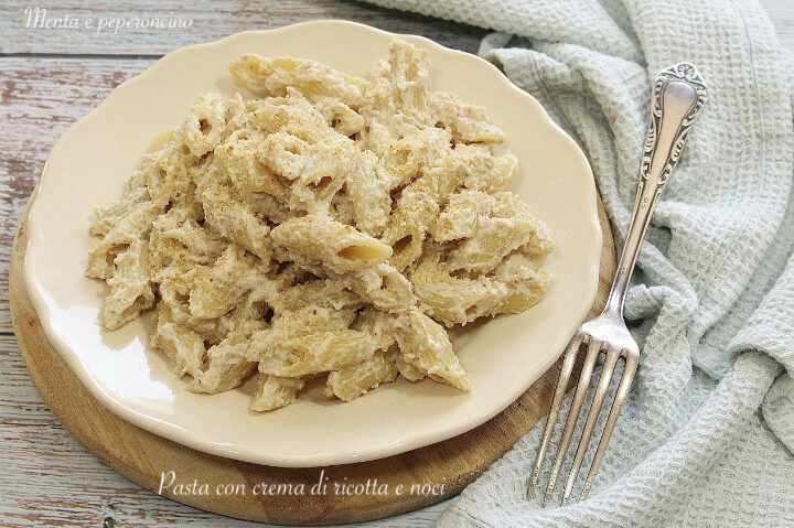 Pasta con crema di ricotta e noci