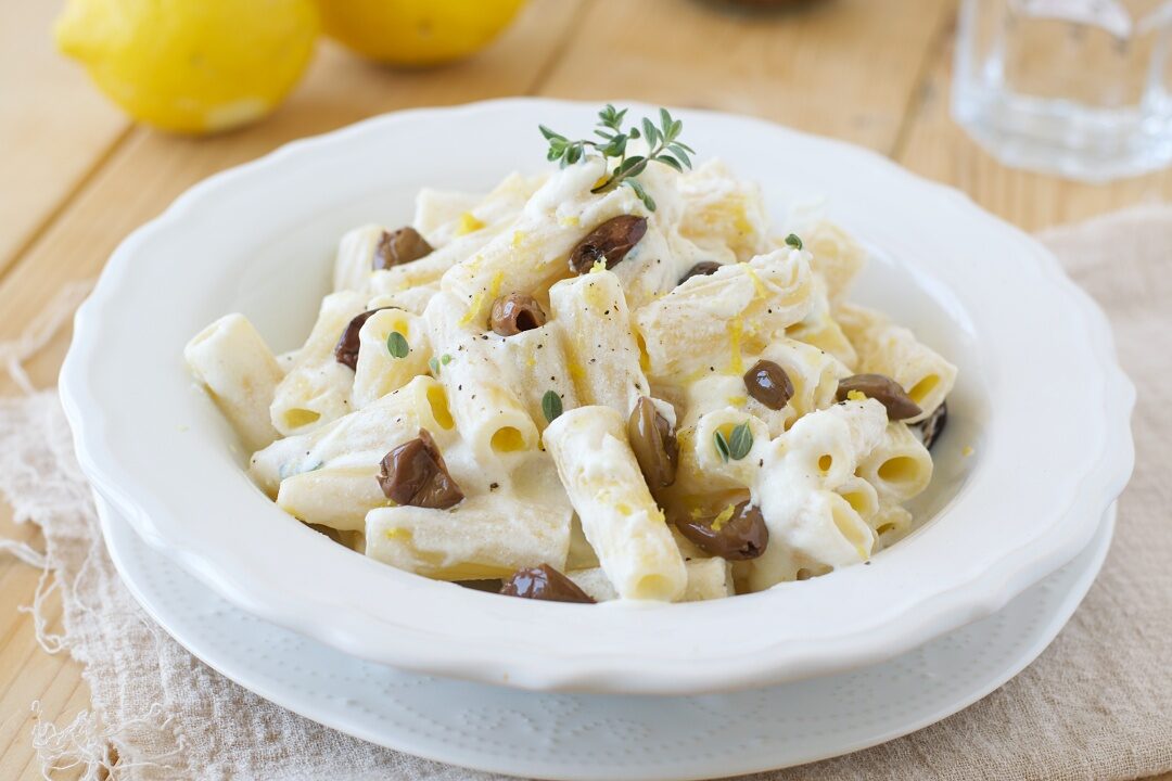 Pasta con crema di ricotta e olive
