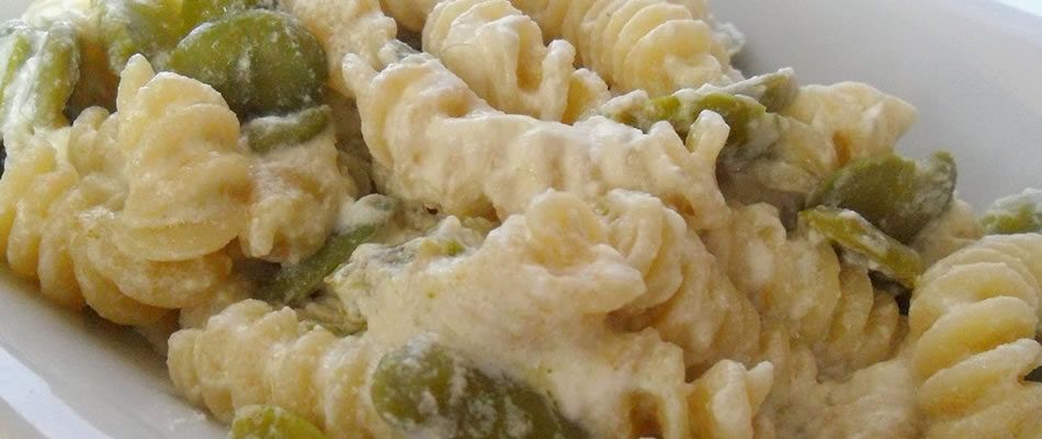 Pasta con fave e ricotta