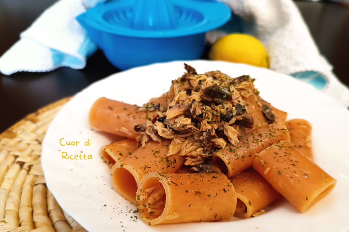Pasta con filetti di sgombro e limone
