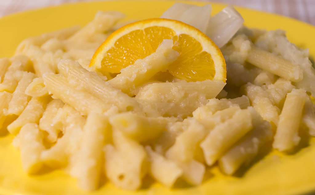 Pasta con finocchi e arancia