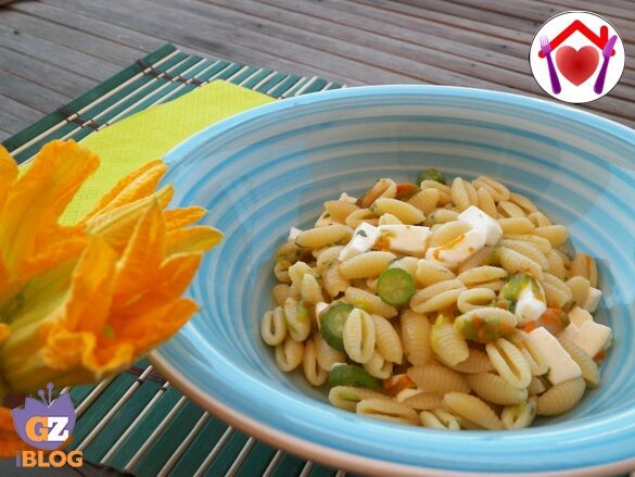 Pasta con fiori di zucca e primo sale