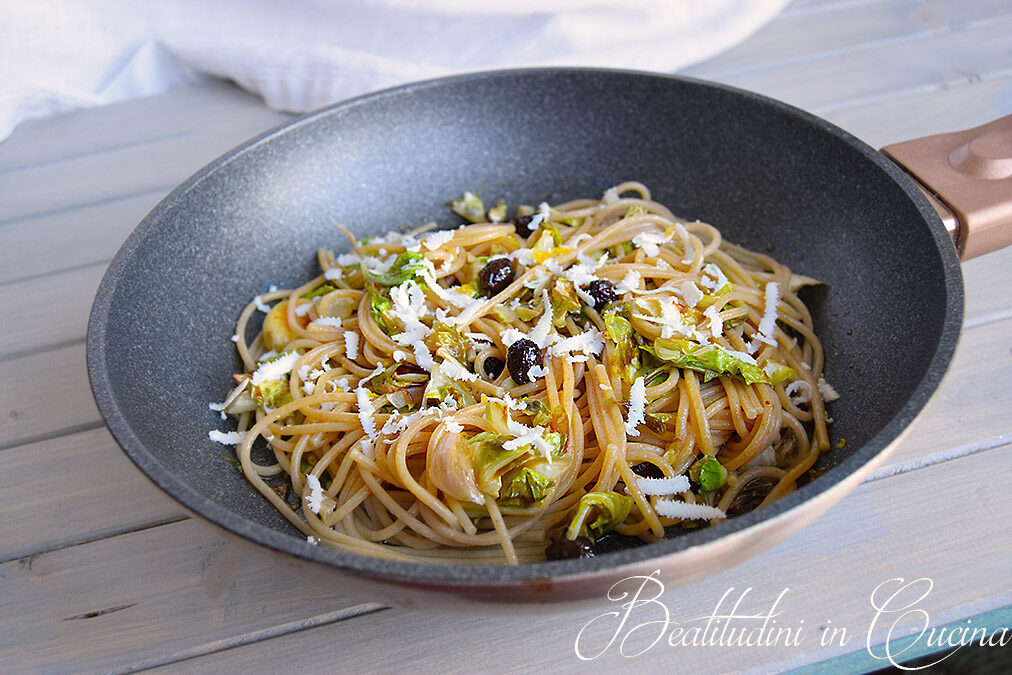 Pasta con foglie di cavolfiore, olive e limone