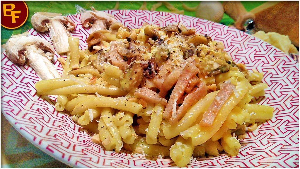 Pasta con funghi e cotto senza panna