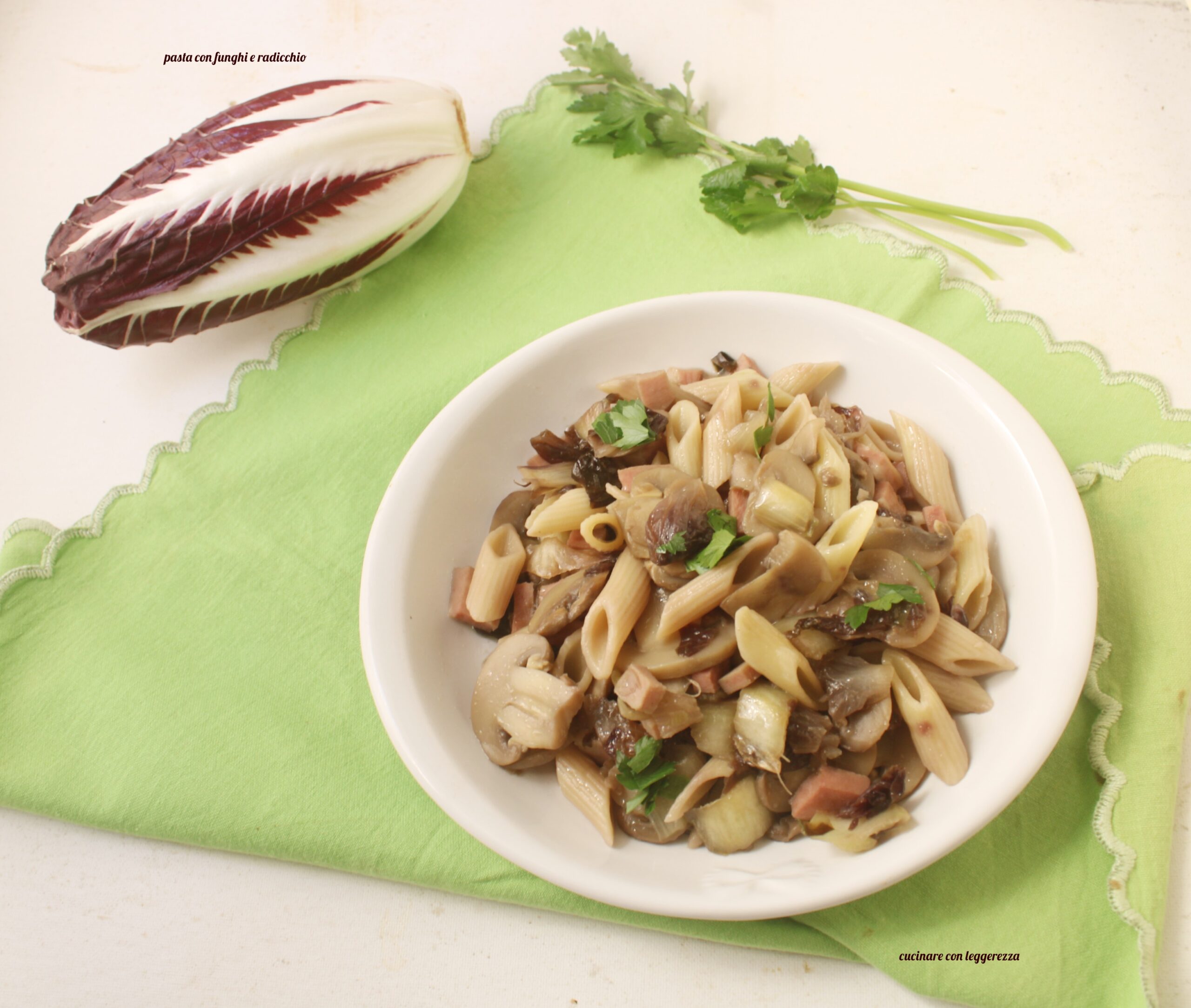 Pasta con funghi e radicchio