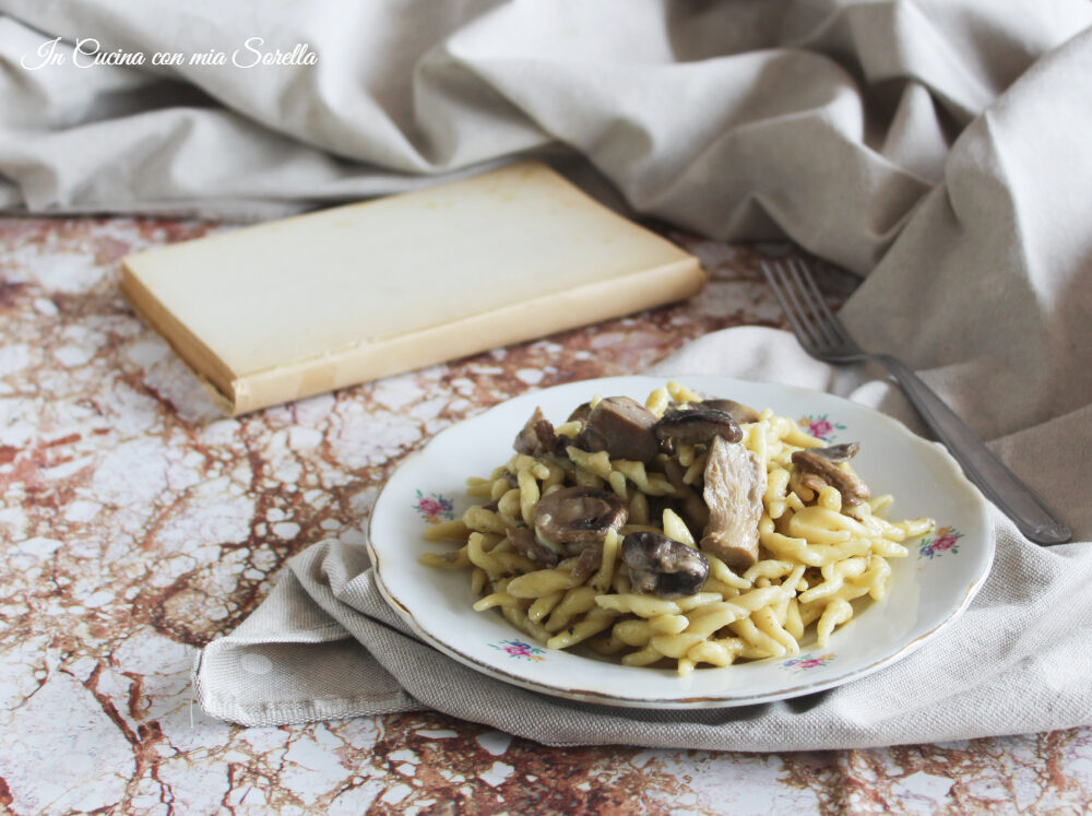 Pasta con funghi misti veloce e gustosa