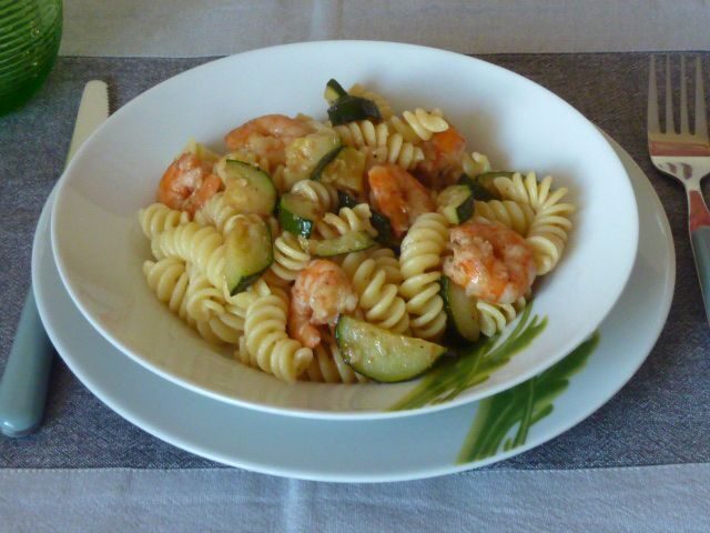 Pasta con gamberi e zucchine