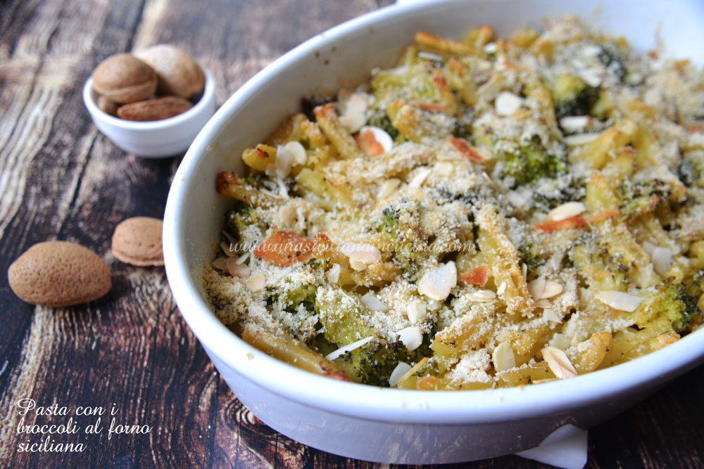 Pasta con i broccoli al forno siciliana