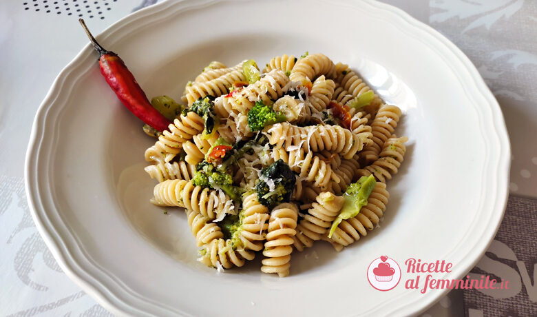 Pasta con i broccoli light e gustosa