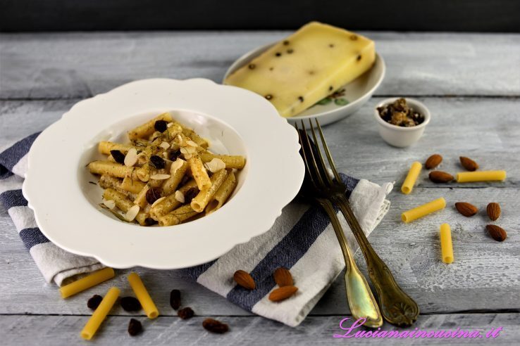 Pasta con il pesto di capperi