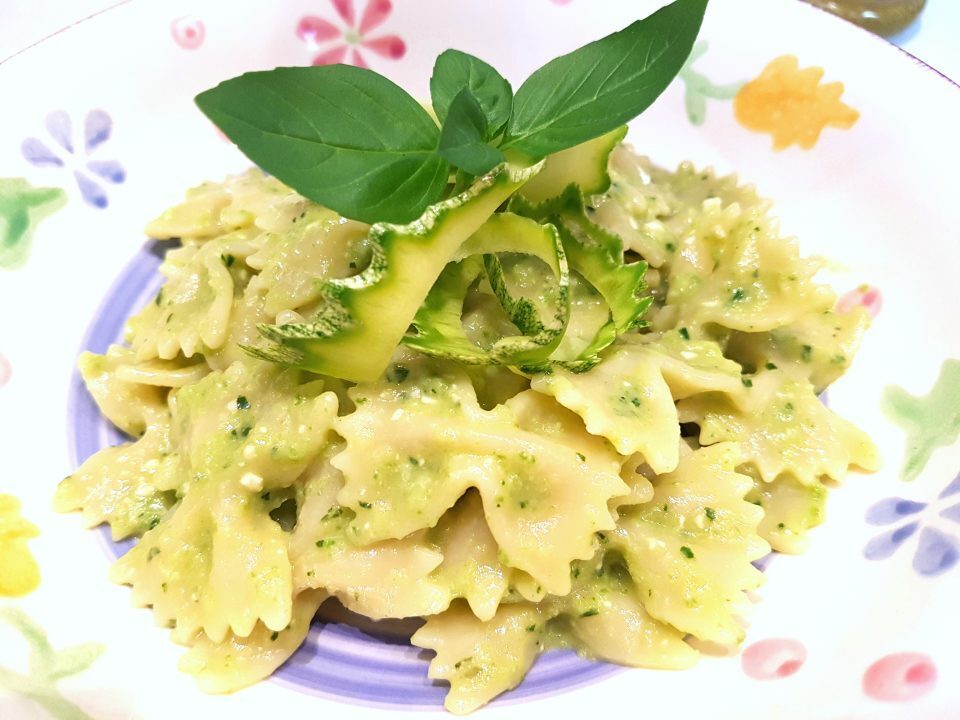 Pasta con il pesto di zucchine