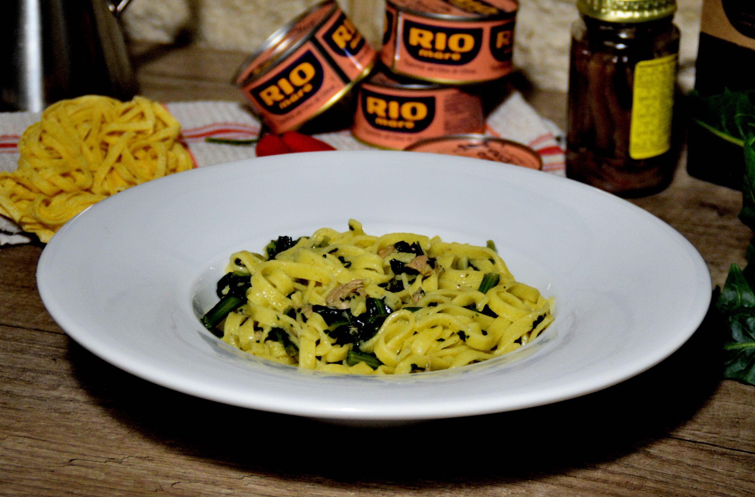 Pasta con la cicoria (catalogna) e tonno. squisita! solo 35 minuti