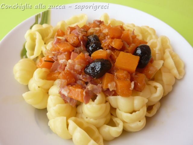 Pasta con la zucca e olive nere